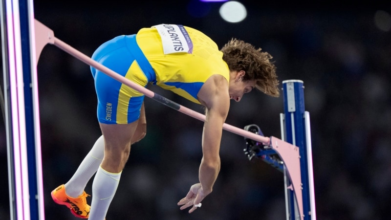 Olympics’ Duplantis caps golden night with pole vault word record 