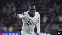 El estadounidense Tim Weah marcó dos goles contra Jamaica en el partido de cuartos de final de la Liga de Naciones de la CONCACAF, en St. Louis, el 18 de noviembre de 2024.