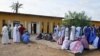 Des électeurs attendent de voter à Nouakchott lors des élections législatives, régionales et locales, le 1er septembre 2018.