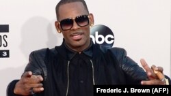 Le chanteur R. Kelly à l'American Music Awards 2013 à Los Angeles le 24 novembre 2013.