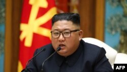 김정은 북한 국무위원장이 지난 11일 평양에서 열린 노동당 정치국회의에서 발언하고 있다.