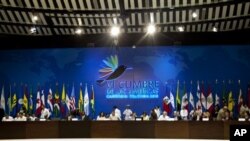 Para pemimpin negara-negara Amerika menghadiri pertemuan puncak di Cartagena, Kolombia (14/4). KTT dua hari tersebut mempertemukan para presiden dan perdana menteri dari Kanada, Amerika, negara-negara Karibia dan Amerika Latin.