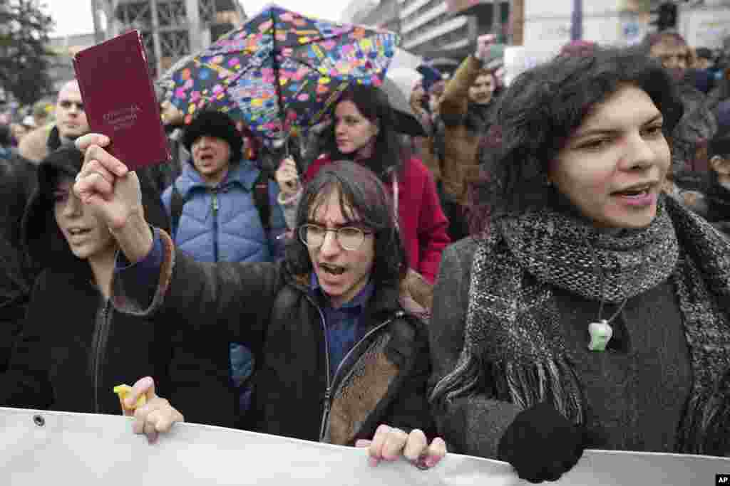 Protest u Beogradu&nbsp;(AP Photo/Darko Vojinovic)