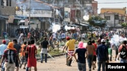 Manifestantes durantes protestas en Santa Cruz, Bolivia, el miércoles, 23 de octubre, de 2019. 