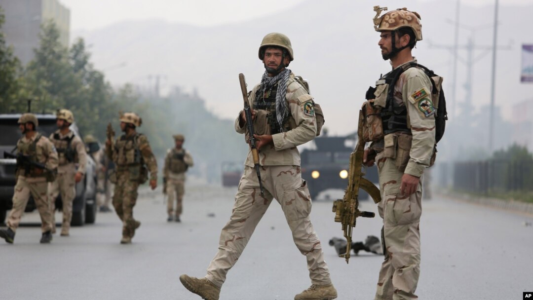 Lực lượng an ninh Afghanistan sau một vụ đụng độ với các tay súng Taliban ở thủ đô Kabul, ngày 22/6/2015.