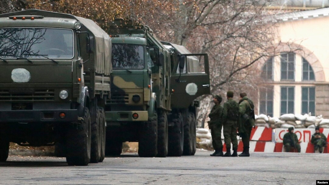 Donetskdagi tekshiruv postida belgisiz mashinalar