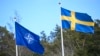 Подигнато шведското знаме пред седиштето на НАТО