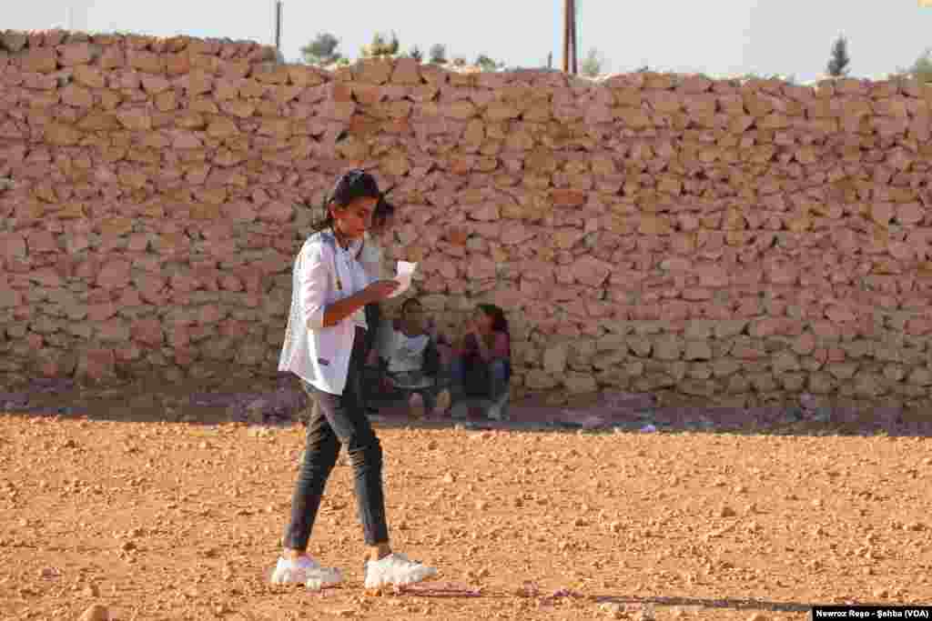 Zarok&#234;n Efr&#238;n&#234; &#219; Zehmetiy&#234;n &#199;&#251;na Dibistan&#234;