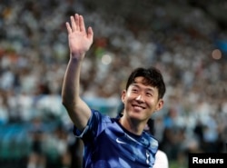 Son Heung-min dari Tottenham Hotspur setelah pertandingan persahabatan kesebelasan K-League melawan Tottenham Hotspur di Stadion Piala Dunia Seoul, di Korea Selatan, 31 Juli 2024. (Kim Soo-Hyeon/REUTERS0