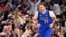 Luka Doncic (77) des Dallas Mavericks célèbre après un panier contre les Minnesota Timberwolves, Dallas, le 25 décembre 2024. 