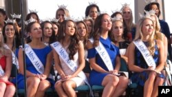 En esta foto del 30 de agosto de 2017 las concursantes en Miss America posan durante una ceremonia de bienvenida en Atlantic City, New Jersey. 