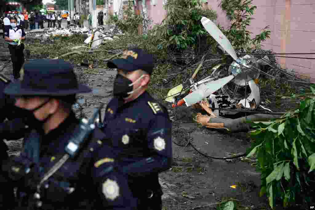 과테말라 수도 과테말라시티의 라아우로라 공항에서 열대 태풍 에타 피해 지역에 구호품을 운송하던 항공기가 추락해 최소 1명이 사망했다. 