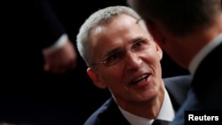 រូបឯកសារ៖ លោក Jens Stoltenberg អគ្គលេខាធិការ​របស់អង្គការ​អូតង់ត្រូវបានទទួលស្វាគមន៍នៅវិមាន Capitol Hill ក្នុងរដ្ឋធានីវ៉ាស៊ីនតោន កាលពីថ្ងៃទី០៣ ខែមេសា​ ឆ្នាំ២០១៩។