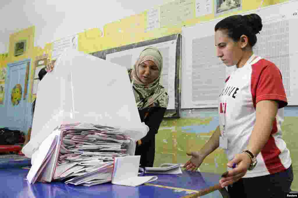 Tunisians voted on Sunday in parliamentary elections that finally bring democracy within their reach, almost four years after an uprising cast out autocrat Zine El-Abidine Ben Ali and inspired the &quot;Arab Spring&quot; revolts, Tunisia, Oct. 26, 2014. 