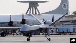 Foto de archivo de un Predator B en una base aérea naval en Corpus Chisti, Texas.