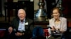 ARCHIVO - El expresidente Jimmy Carter y su esposa, la ex primera dama Rosalynn Carter, se sientan juntos durante una recepción para celebrar su 75 aniversario de bodas el 10 de julio de 2021 en Plains, Georgia.