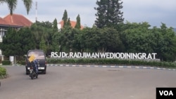 Rumah Sakit Jiwa Dr. Radjiman Wediodiningrat, Lawang, Kabupaten Malang, sekitar 450 pasien dirawat inap di tempat ini (foto VOA/Petrus Riski). 