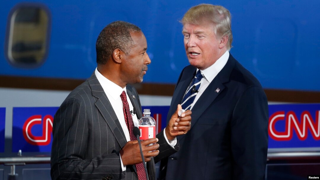 Respublikachi da'vogar Ben Karson va milliarder Donald Tramp debat chog'ida. 16-sentabr 2015-yil. 