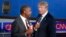 Respublikachi da'vogar Ben Karson va milliarder Donald Tramp debat chog'ida. 16-sentabr 2015-yil. 