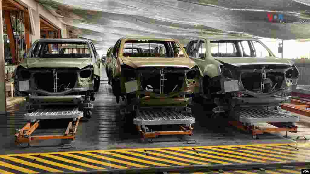 Los carros chinos pululan por calles ecuatorianas. El cierre de la planta de General Motors en Quito coincide con el alza en la circulación de los autos chinos por las calles ecuatorianas.