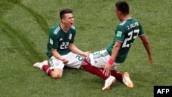 Cầu thủ Hirving Lozano của Mexico ăn mừng bàn thắng trước Đức hôm 17/6.