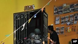 Police commandos storm the kindergarten where children and teachers are being held hostage in Muar in Malaysia's southern Johor state, July 7, 2011