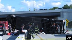 El autobús accidentado en Indiana cuando trasladaba a adolescentes que habían participado de un campamento de verano, tres personas murieron.