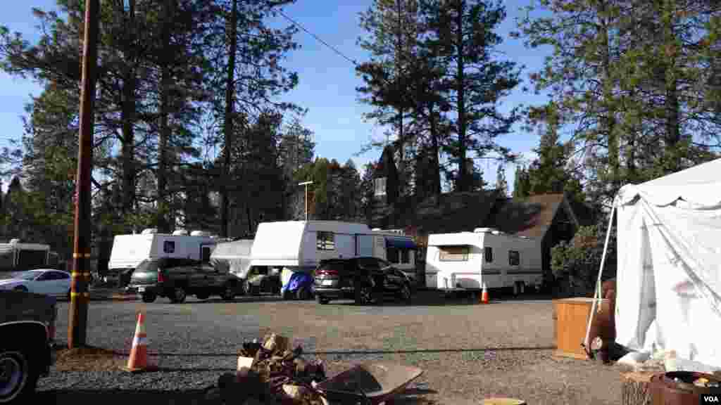 Some displaced fire survivors have been living in trailers parked in the parking lot of Magalia Community Church. (Elizabeth Lee/VOA News)