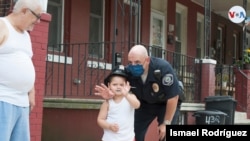 Fernando Badillo, 56 años. Camden County Department Police. Nacido en Nueva York y de padres puertorriqueños. Se fue a PR a los 5 años y regresó a los 14 años. Ha trabajado en la policía de Camden por 21 años.