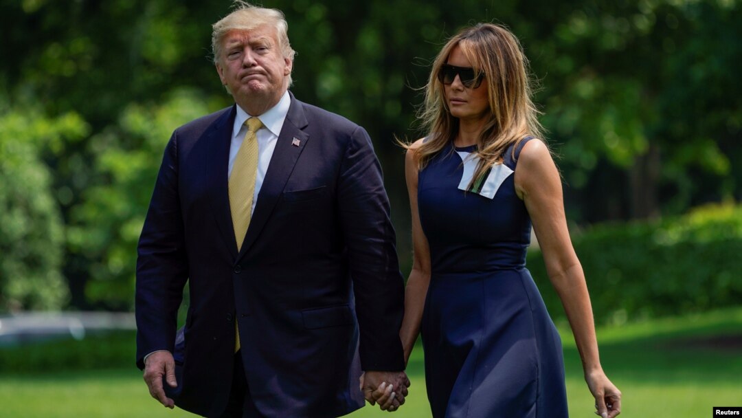 El presidente de EE.UU., Donald Trump y la primera dama Melania Trump, llegan a la Casa Blanca tras retornar de una visita de estado a Japón. Mayo 28 de 2019. 