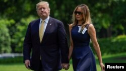 El presidente de EE.UU., Donald Trump y la primera dama Melania Trump, llegan a la Casa Blanca tras retornar de una visita de estado a Japón. Mayo 28 de 2019. 