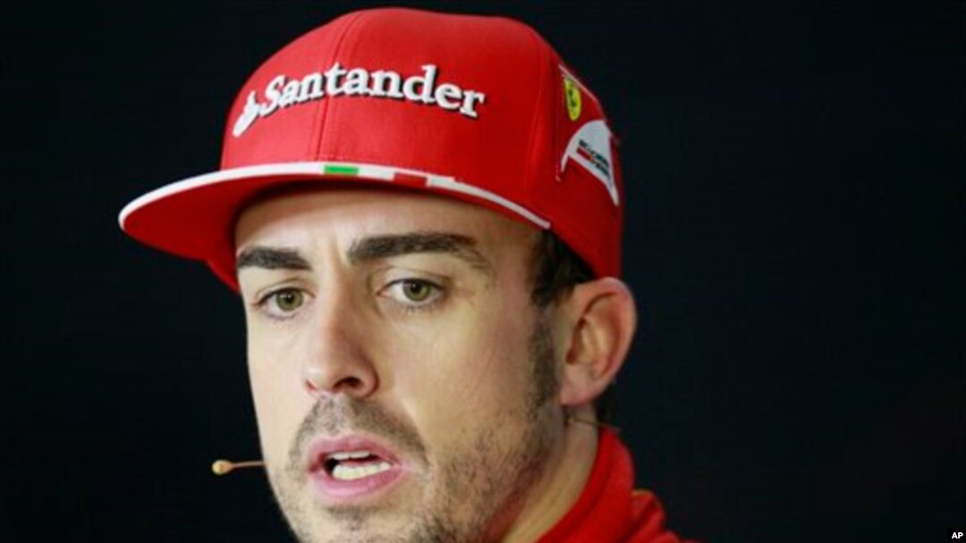 Pebalap Spanyol Fernando Alonso dari tim Ferrari mengadakan jumpa pers setelah memenangkan Grand Prix di Tiongkok (foto, 14/4).