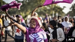 Des partisans du parti politique d'opposition tanzanien L'Alliance pour le changement et la transparence (Wazalendo) lors d'une manifestation à Stone Town, le 25 octobre 2020.