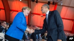 Presiden AS Barack Obama saat bertemu Kanselir Jerman Angela Merkel di KTT Perubahan Iklim di Perancis, November 2015.