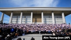 Members of main opposition Democratic Party stage a rally against South Korean President Yoon Suk Yeol at the National Assembly in Seoul, South Korea, Wednesday, Dec. 4, 2024. (AP Photo/Ahn Young-joon)