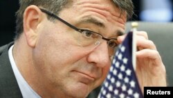 Deputi menteri pertahanan AS, Ashton Carter mengatakan departemen ini sudah mulai mem-PHK 46 ribu pegawai sementara dan kontrak (Foto: dok). 