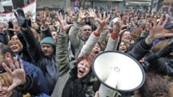 Економската криза ја поларизира грчката политика