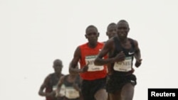 Geoffrey Kipsang o Kamworor, en tête d'un peloton (AP) 