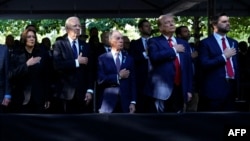 Dari kiri: Wapres Kamala Harris, Presiden Joe Biden, mantan Walikota New York Michael Bloomberg, Capres Donald Trump dan Cawapres J.D. Vance menghadiri Peringatan Tragedi 9/11 di bekas Menara Kembar World Trade Center di New York hari Rabu, 11 September 2024. 