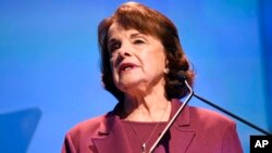 Senator California dari fraksi Demokrat, Dianne Feinstein mengecam keputusan Trump keluar dari perjanjian nuklir Iran. 