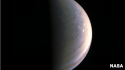 Gambar kutub utara planet Yupiter yang diambil oleh Juno, penyidik antariksa NASA (foto: NASA). 