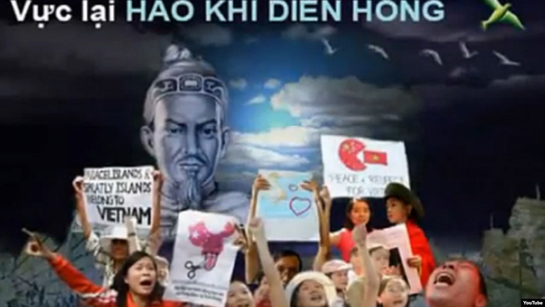Ảnh chụp màn hình từ video bài hát 'Anh Là Ai?' của nhạc sĩ Việt Khang