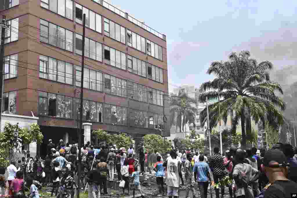 People attack the Rwanda Embassy in Kinshasa, Democratic Republic of the Congo, Jan. 28, 2025, in protest over the Rwanda-backed M23 rebels&#39; advances into the eastern capital Goma.