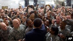 Le président Obama rencontrant des soldats américains en Irak