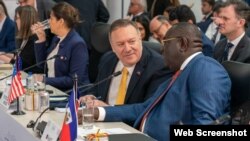 Sekretè Deta Ameriken an Mike Pompeo ak Minis Afè Etranjè Ayisyen an Bocchit Edmond. Foto: Paj Twitter Minis Bocchit Edmond