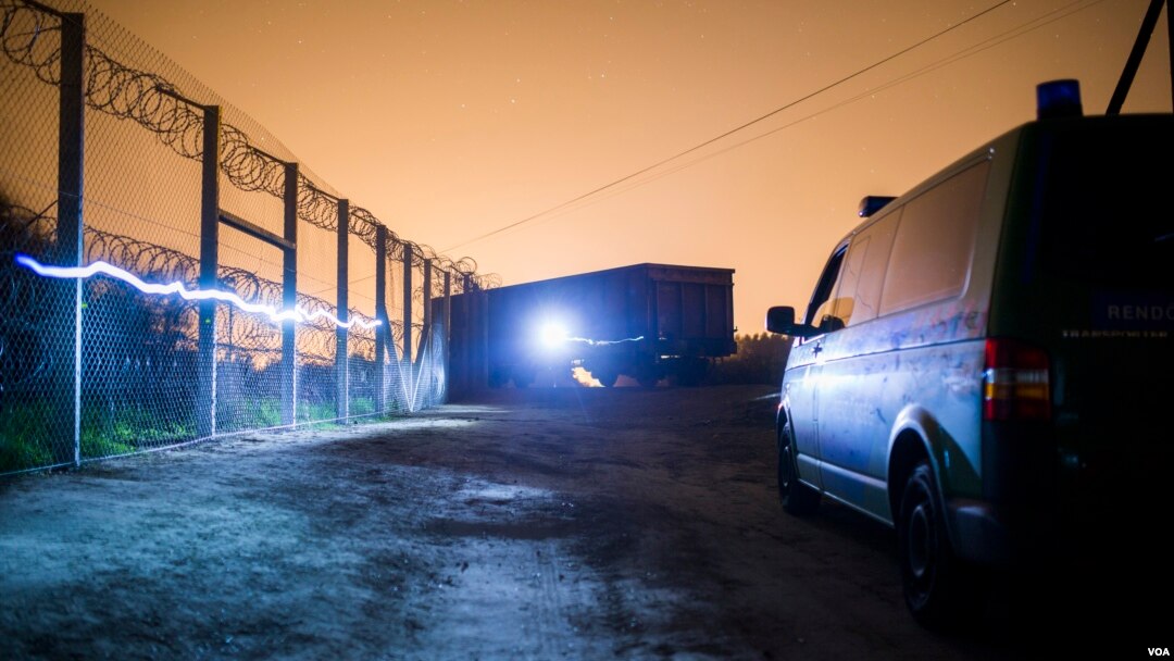 Night shots of the newly erected border fence in Asotthalom, Hungary. (Gabor Ancsin/VOA)