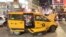 ARCHIVO - Esta imagen tomada de un video proporcionado por Aron Ranen muestra un taxi que se subió a la acera y atropelló a peatones en Manhattan el 25 de diciembre de 2024 en Nueva York. AP