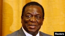 Emmerson Mnangagwa lors d'une visite du ministre russe des affaires étrangères à Harare, Zimbabwe, le 8 mars 2018 