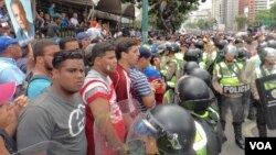 Algunos detenidos fue el saldo de la marcha pacífica convocada por la oposición en Venezuela. [Foto: Alvaro Algarra, VOA]. 