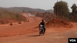 National Road 76, from Sen Monorom to Koh Nhek district, currently under construction in Mondulkiri province, Cambodia. (Nov Povleakhena/VOA Khmer)